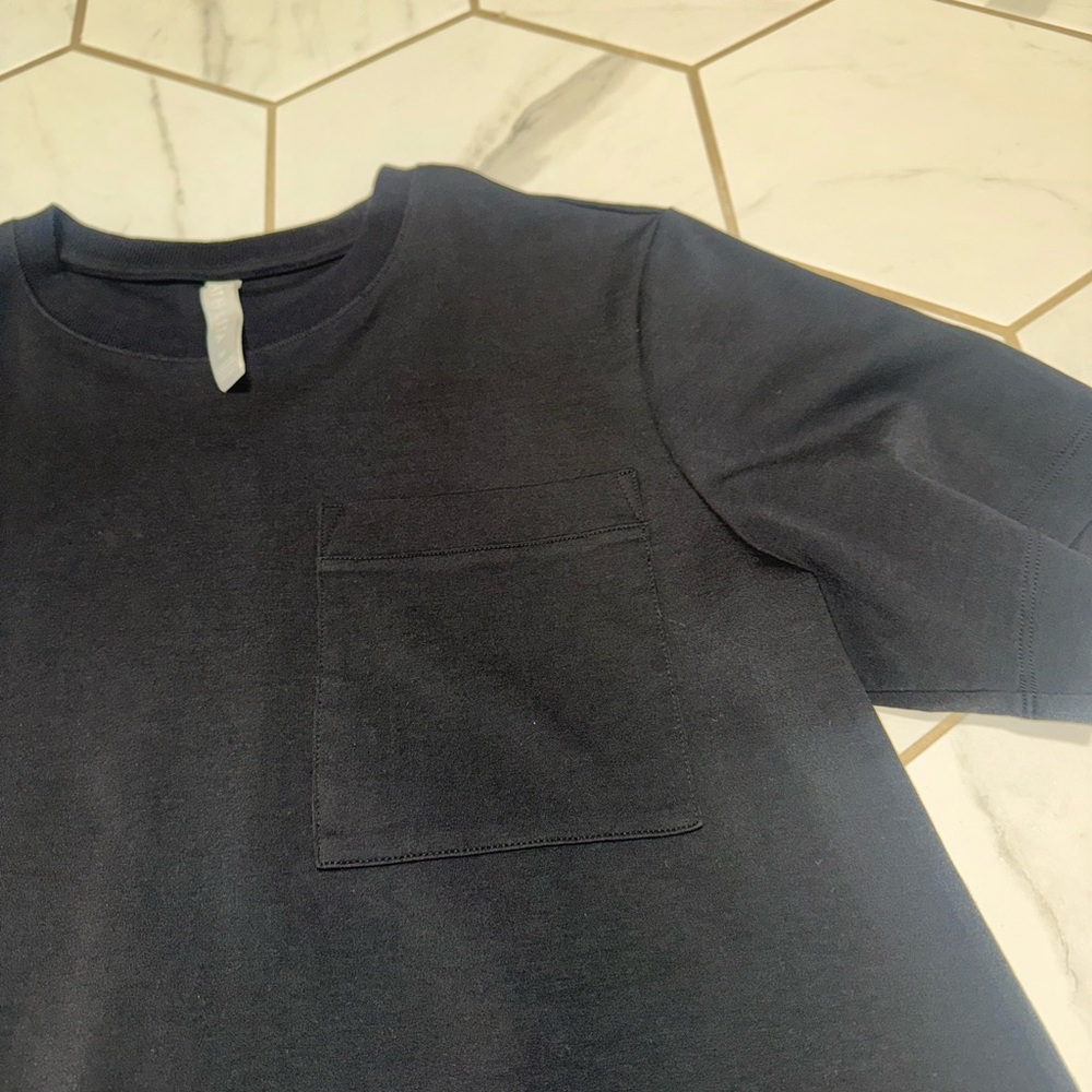 Women’s Athleta Black Gallery Tee‎ Medium - Picture 5 of 11